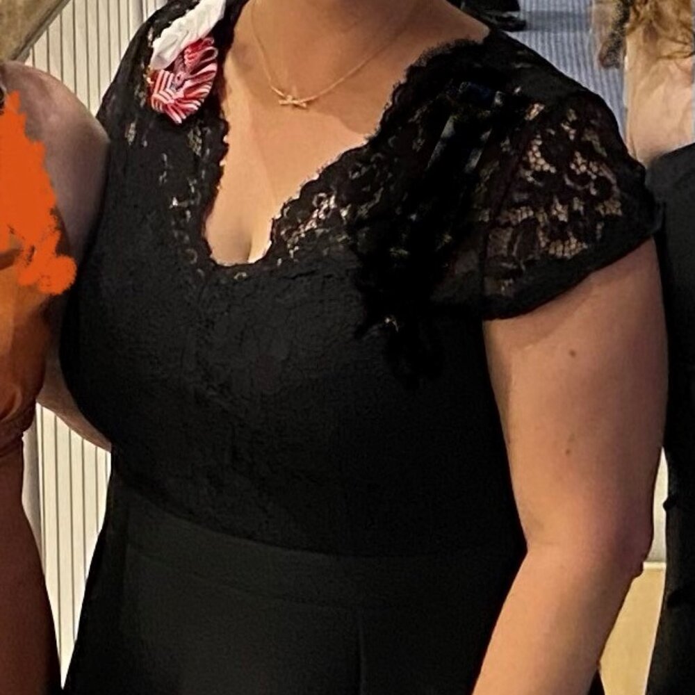 Figure-Flattering fit & flair Dress-Black Lace - Picture 3 of 5